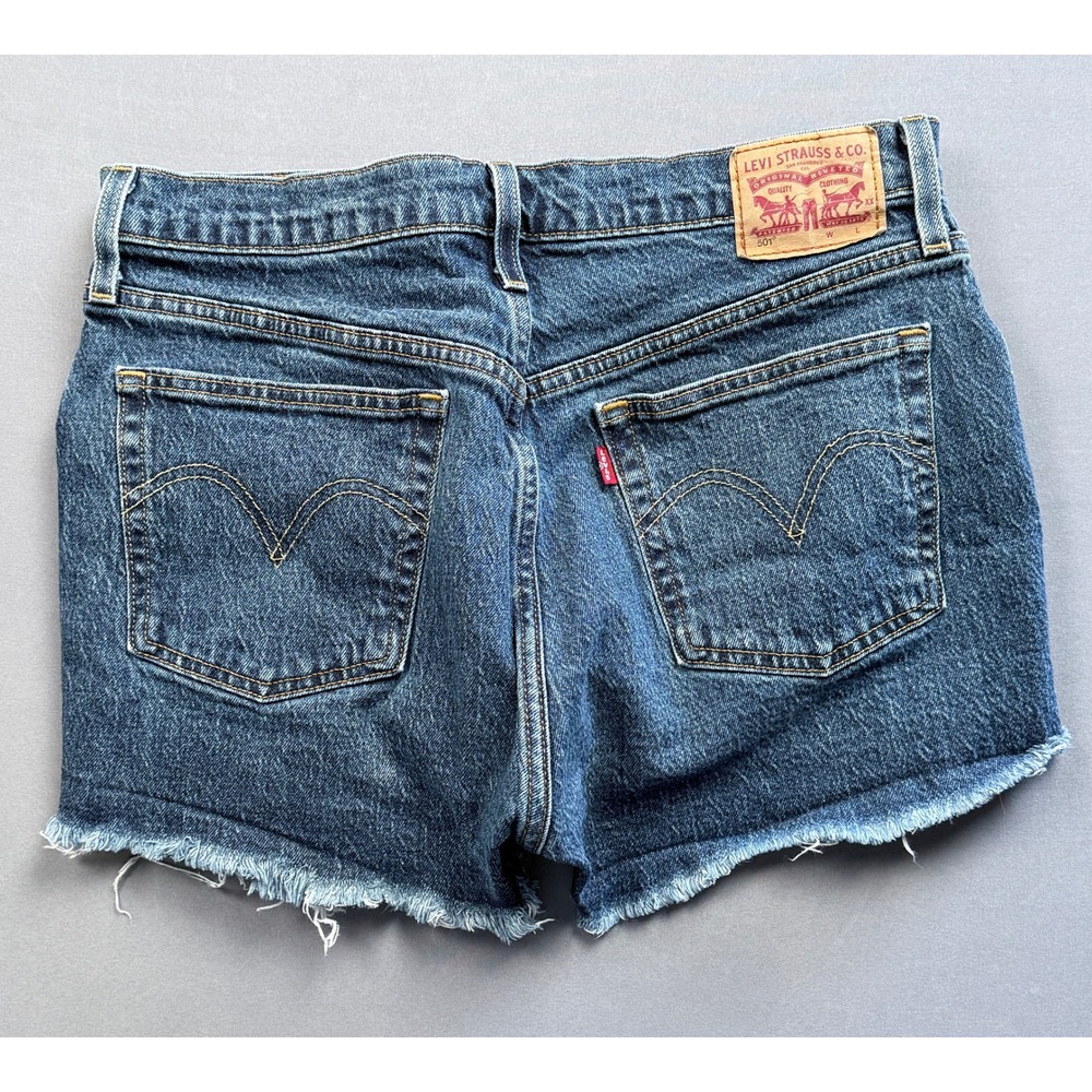 Levis 501 Womens‎ Blue Denim Jean Shorts Frayed Hem Casual Summer Size 31 - Picture 2 of 3